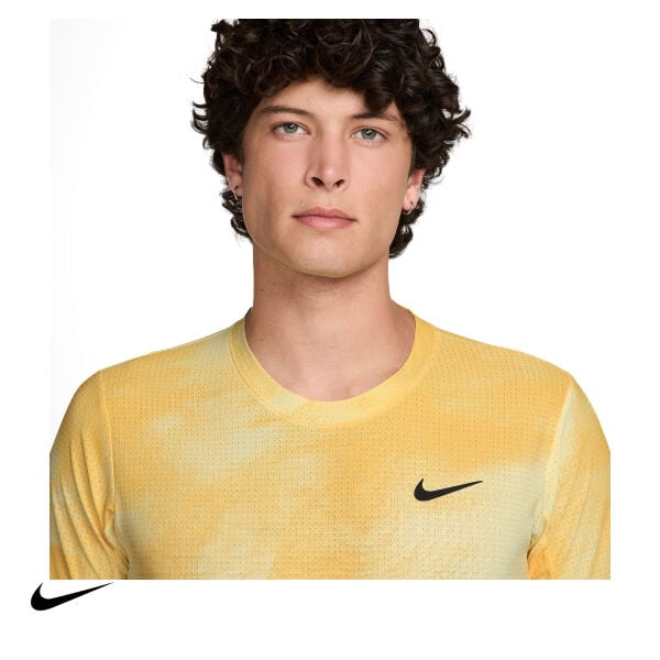 Nike Erkek Tenis Tişörtü NikeCourt Slam Dri-FIT ADV Alabaster Topaz Gold Black