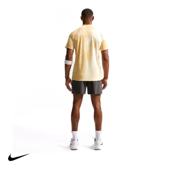 Nike Erkek Tenis Tişörtü NikeCourt Slam Dri-FIT ADV Alabaster Topaz Gold Black